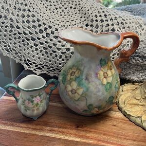 2 vintage hand painted ceramic picture and vase 2.5 and 5 inch no damage